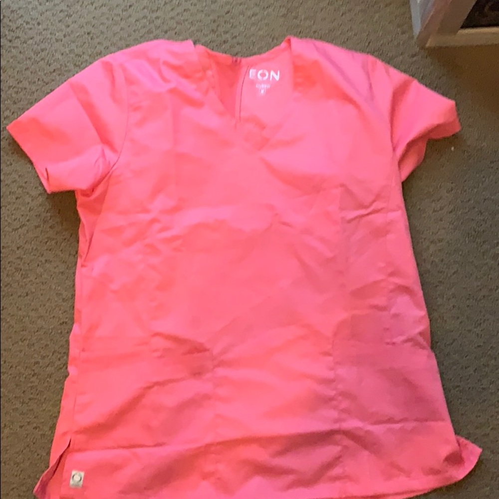 EON scrub top in pink